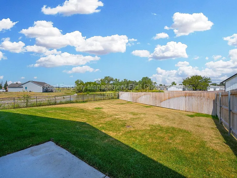 3426 W Angel St — Photo 24