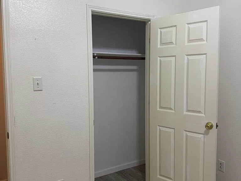 324 Arbor Glen Dr — Photo 4