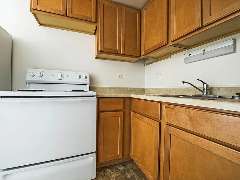 13905 S Clark — Photo 11
