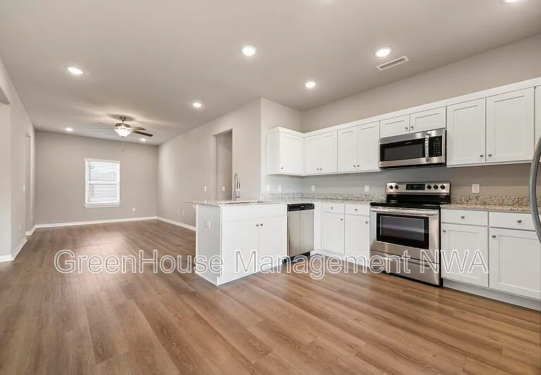 210 Williams Ct — Photo 6