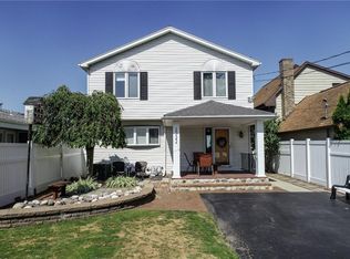 2322 Edgemere Dr, Rochester, NY 14612