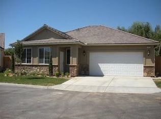 1567 Poe Ln, Clovis, CA 93611