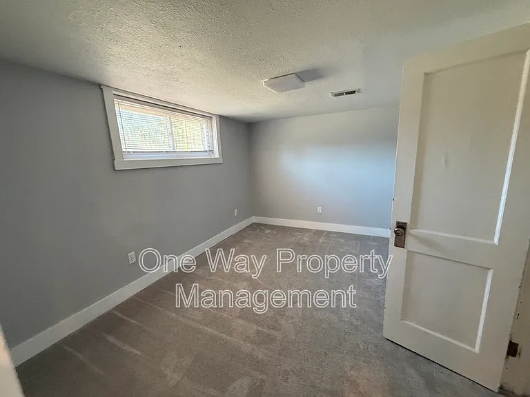 804 11th St #1 — Photo 15