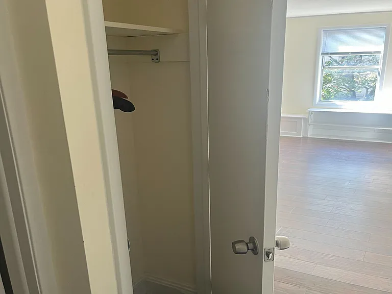 319 S 16th St #3F — Photo 8