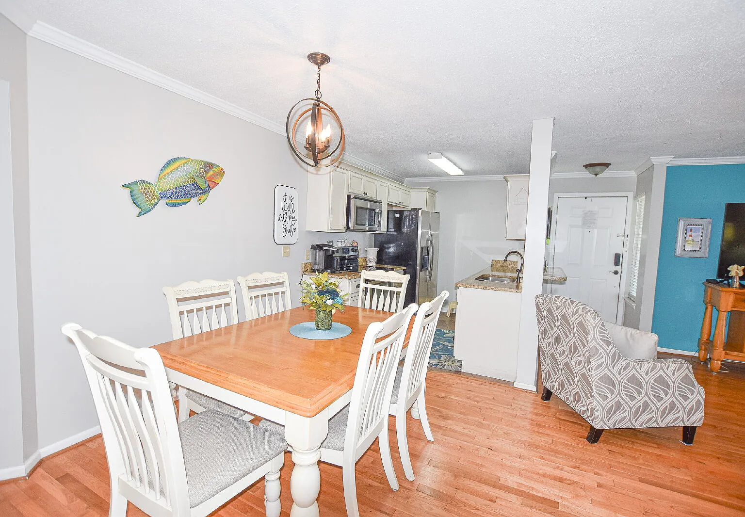 3 bed, 2.0 bath, 1170 sqft, $1,900 — Photo 4