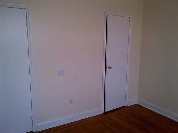 3rd image of 17 Gifford Ave APT 2E