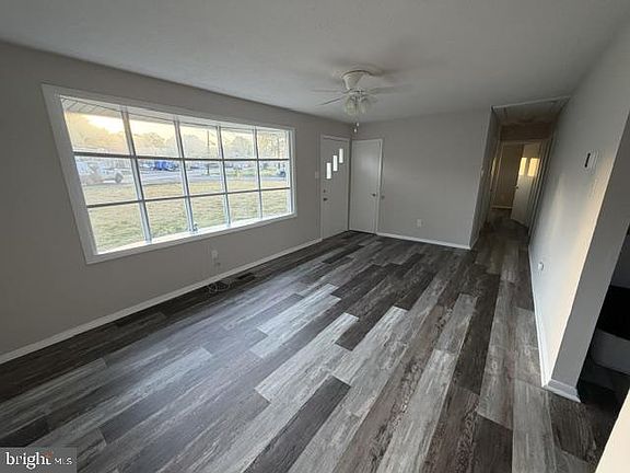 5th image of 1049 Cooper St