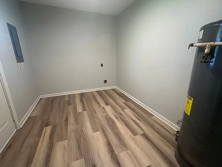443 Janet Ln — Photo 8