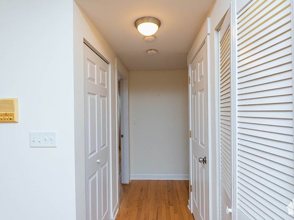 5th image of 4938 N Winthrop Ave #3