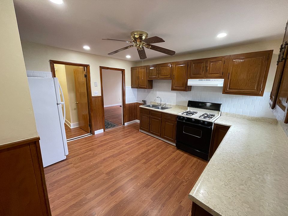 1st image of 227 Holland St #4