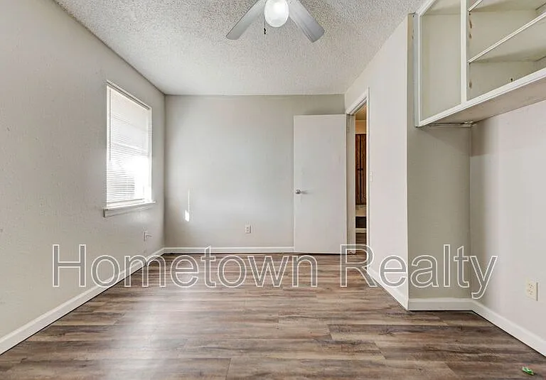 208 W Shadywood Dr — Photo 21
