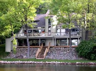 8482 Sandwood Dr, Fenton, MI 48430