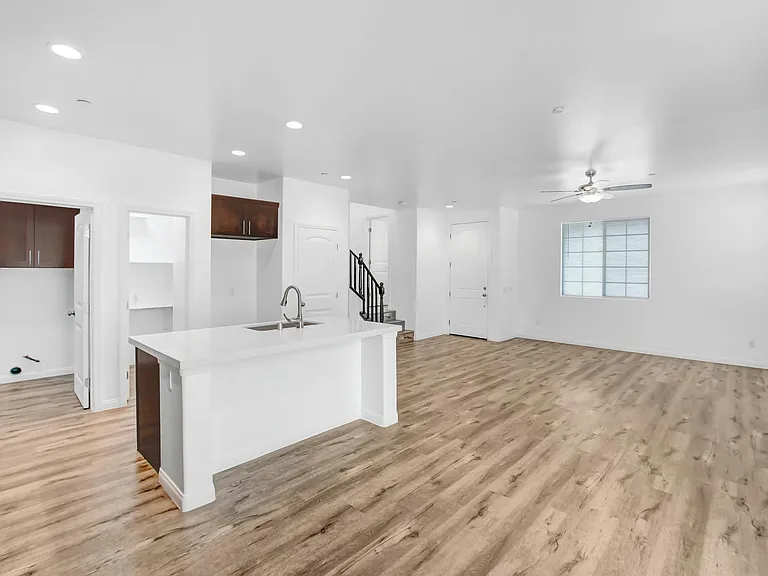 504 Villa Way — Photo 12