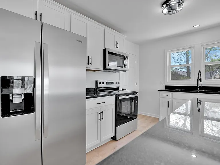 1857 Memorial Dr — Photo 12