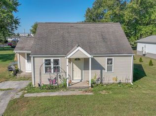 1011 N Agnew St, Winamac, IN 46996