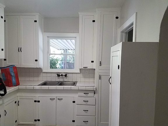 4th image of 479 W 25th St