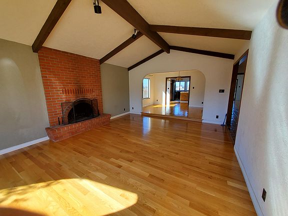 5th image of 580 Terrace Ave