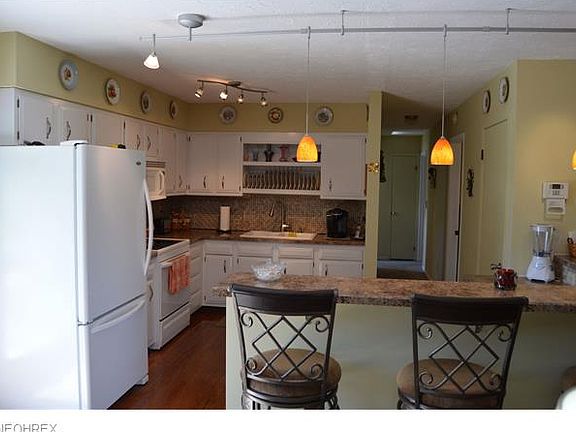 2nd image of 62019 Rolling Hills Ln