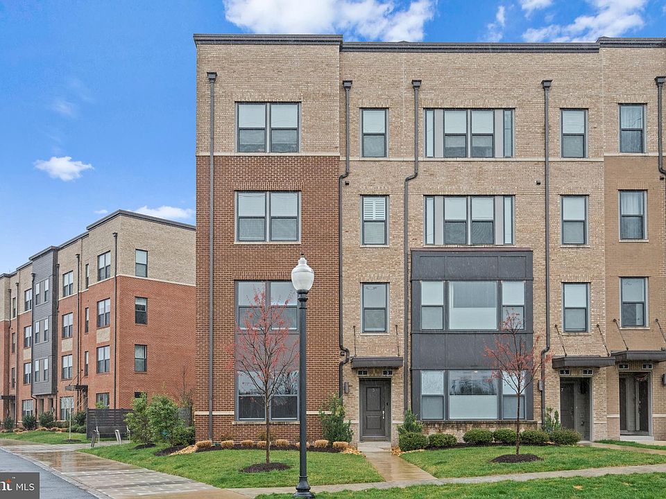 1st image of 1 Silverway Dr Unit 1