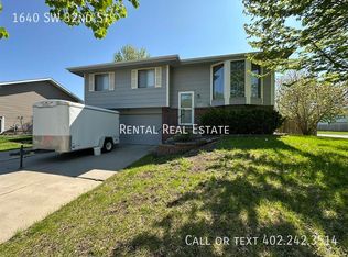 1640 SW 32nd St, Lincoln, NE 68522