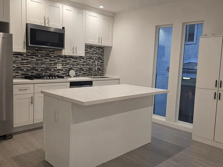 6845 Haskell Ave #1 — Photo 17