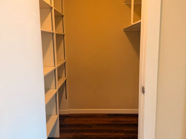 1030 E Fairhaven Ave #B — Photo 4