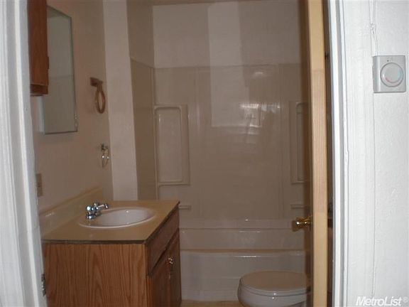 3rd image of 3925 42nd St