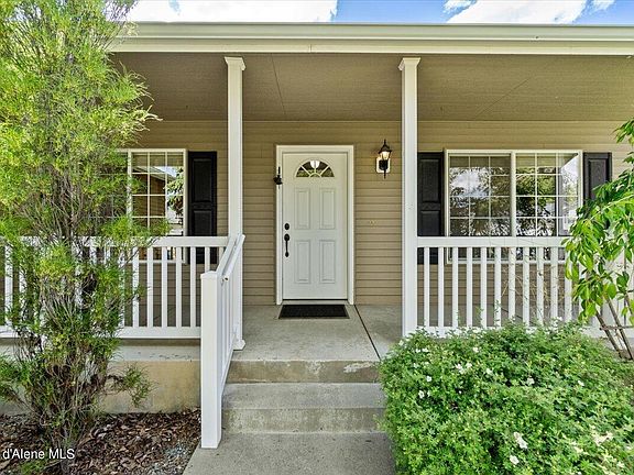 3rd image of 2517 N Ivy Ln