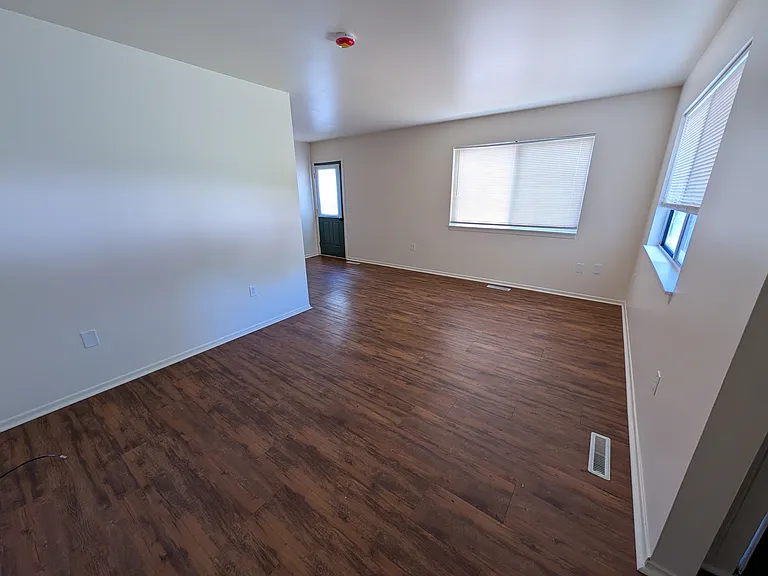 211 N Maxwell St — Photo 5