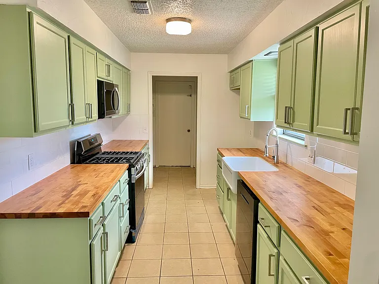 1011 Westgate Dr — Photo 5