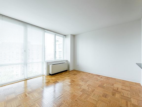 4th image of 1510 Lexington Ave APT 11R