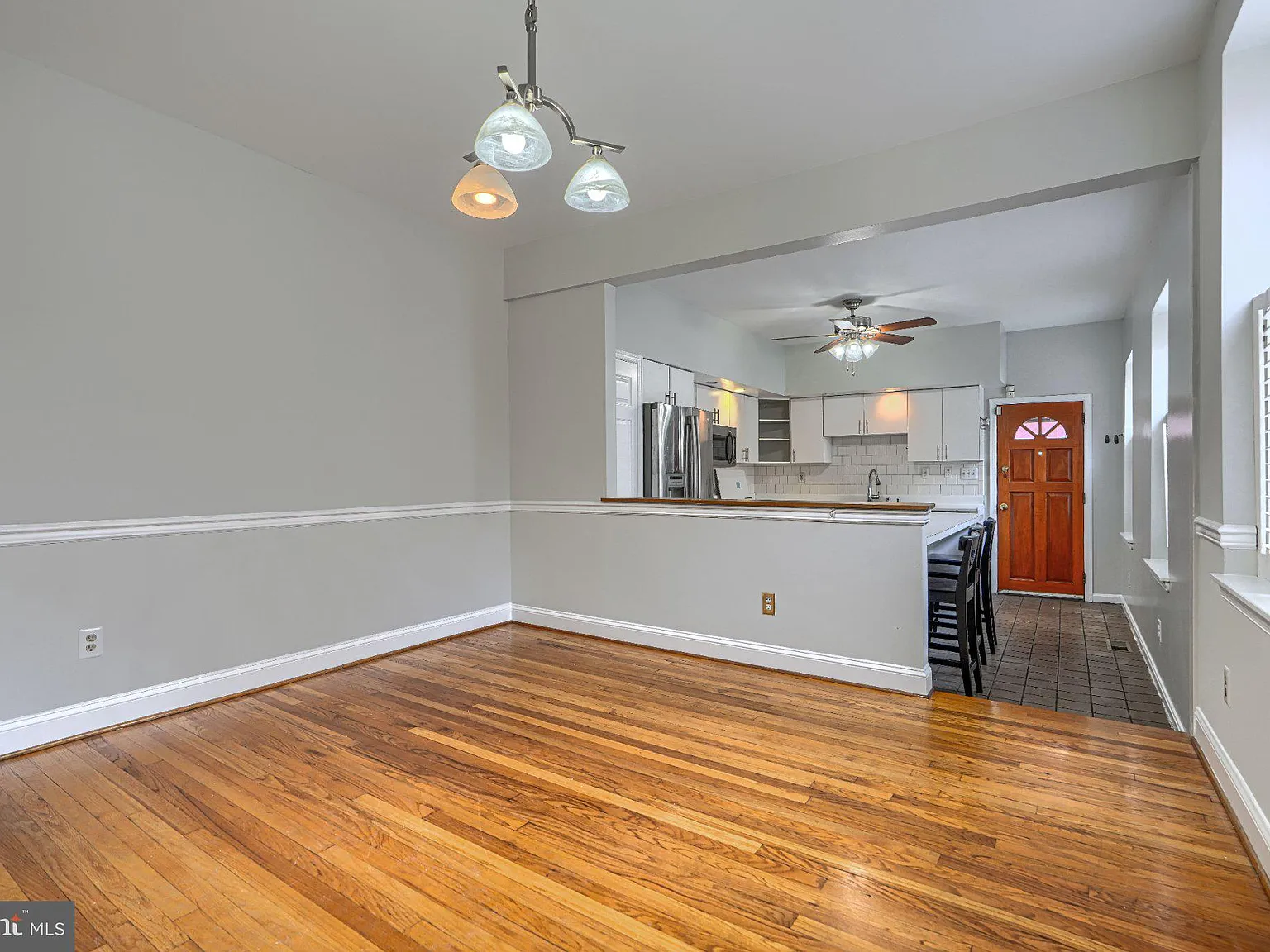 3 bed, 2.5 bath, 2458 sqft, $3,195 — Photo 4