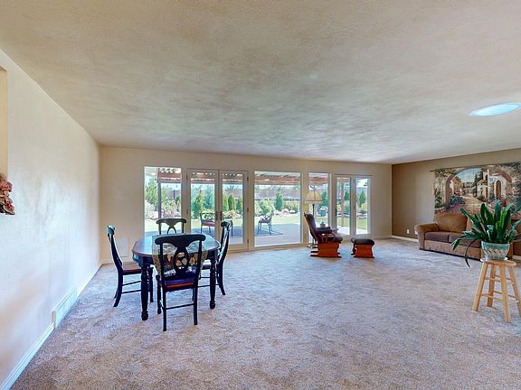 5th image of 2137 Hillcrest Dr