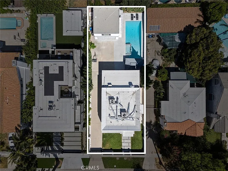 4630 Cedros Ave — Photo 2