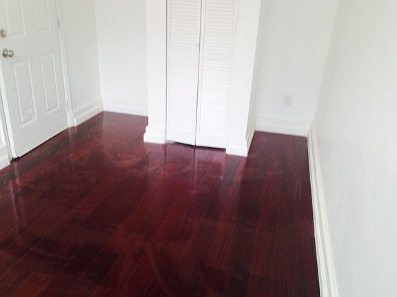 5th image of 720 Hobart Pl NW