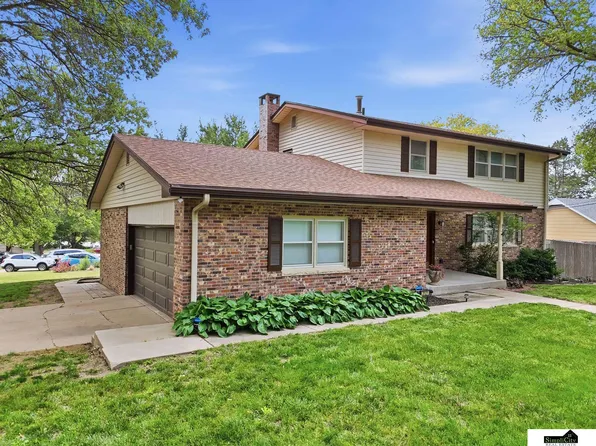 3121 Loveland Dr, Lincoln, NE 68502