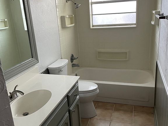4th image of 1322 Columbia Cir
