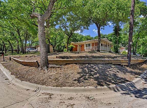 5th image of 1013 Woodland Dr