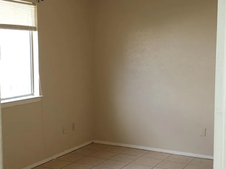 11921 Sunhillow Bnd #B — Photo 7