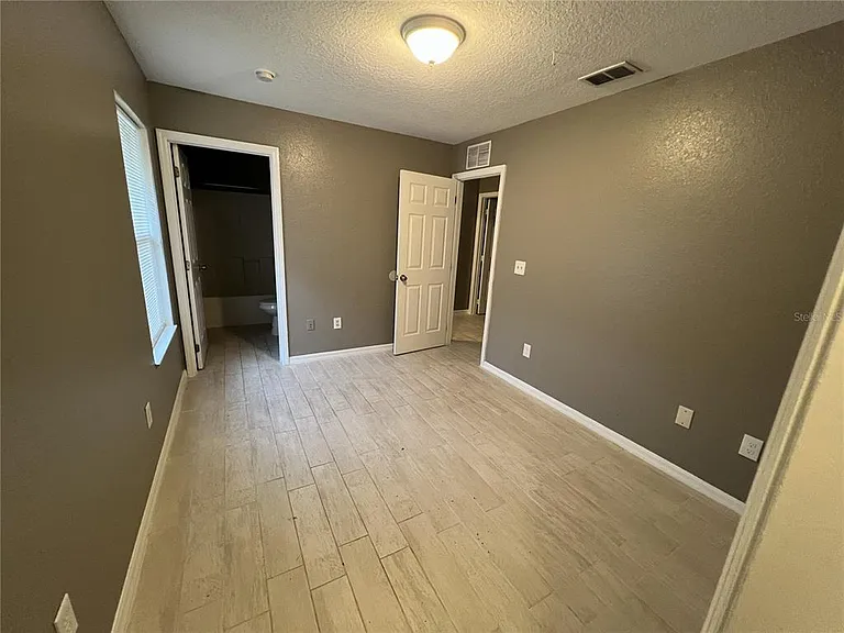 717 W Silver Springs Pl — Photo 6