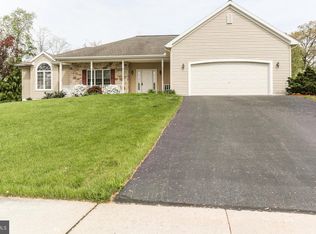 10 Fieldcrest Dr, Palmyra, PA 17078