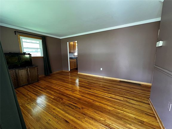 2nd image of 2406 Marion St