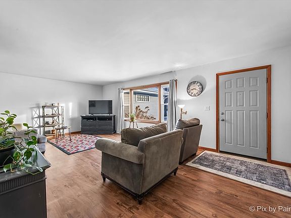 5th image of 125 W Carol Ave