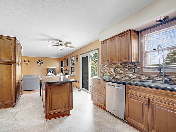5th image of 13690 Sudbury Dr