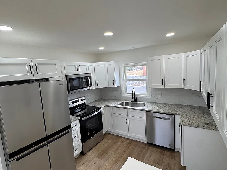 628 Cherry St — Photo 4