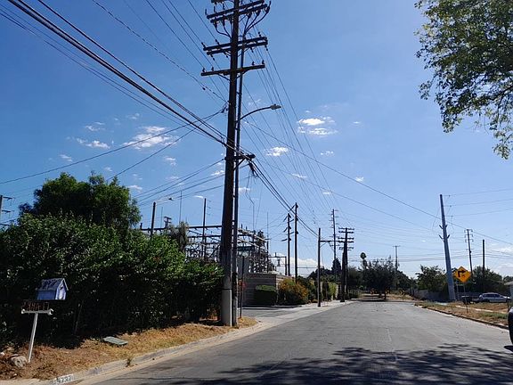 4th image of 5751 Mountain View Ave