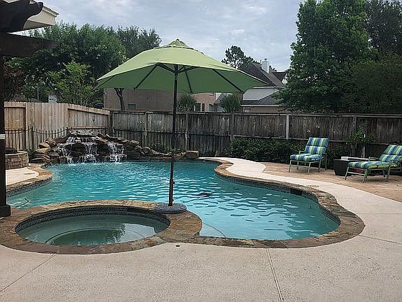 2nd image of 2739 Newbury Ct