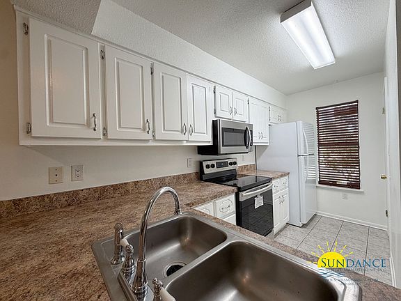 4th image of 308 Woodrow St #D