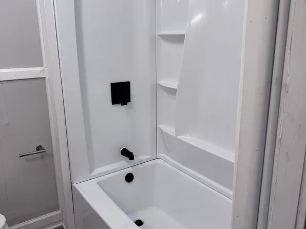 395 Orange St APT 2, Albany, NY 12206