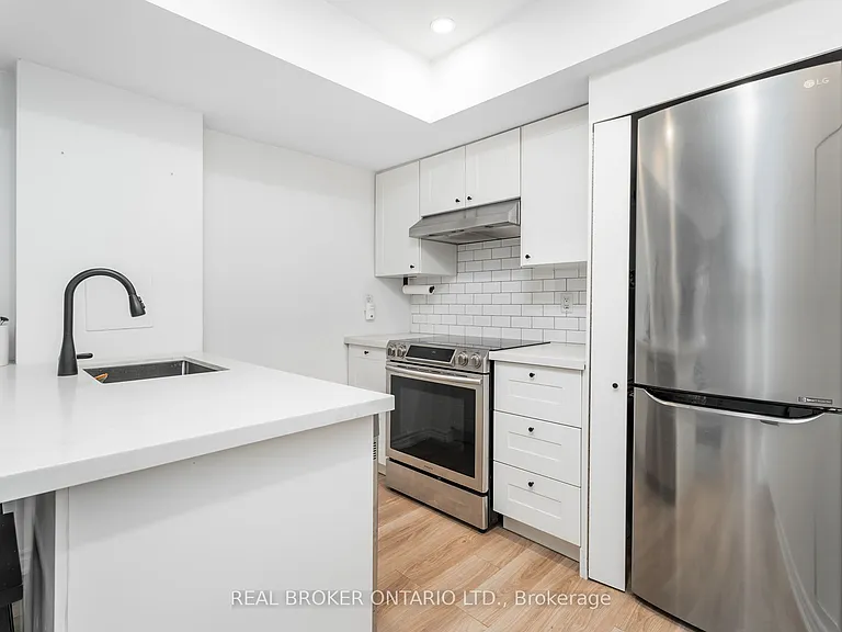 11 Niagara St W #32 — Photo 18